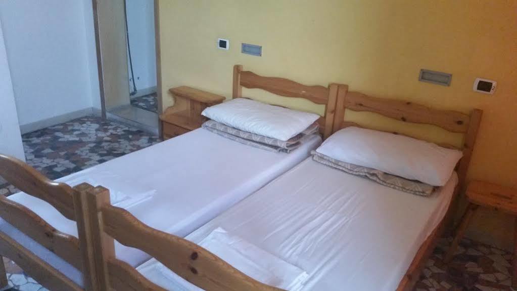 Di Hostel *